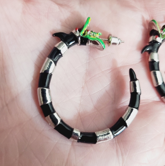 Beetle juice sand worm stripe earrings Halloween costumes New stripe hoops silve - Picture 13 of 13